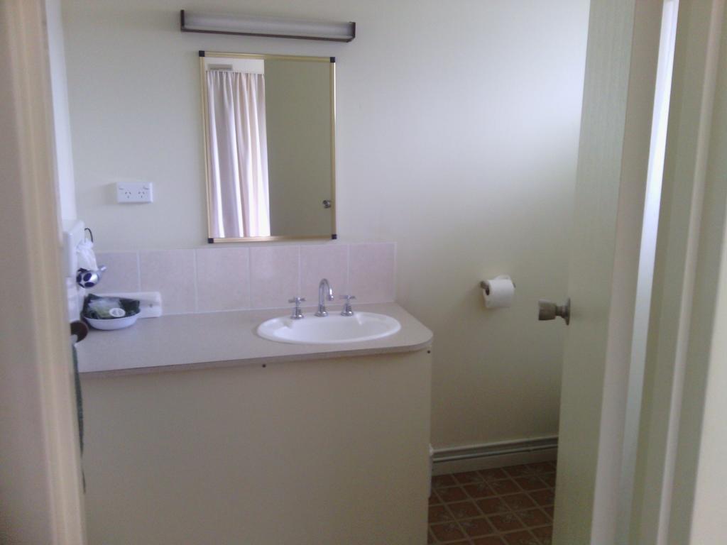 אורבוסט Snowy River Lodge Motel חדר תמונה