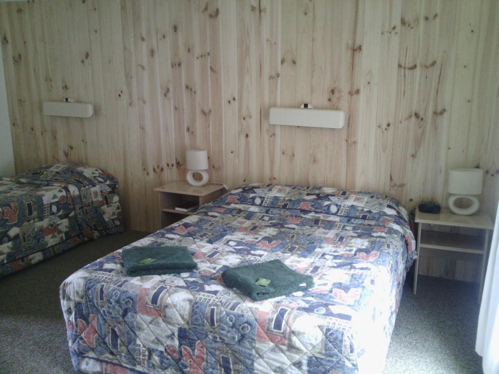 אורבוסט Snowy River Lodge Motel חדר תמונה